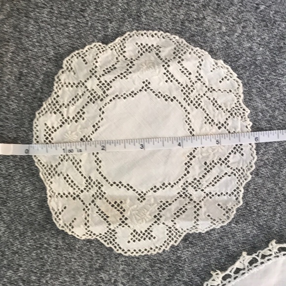 Two crochet doilies - Picture 5 of 7